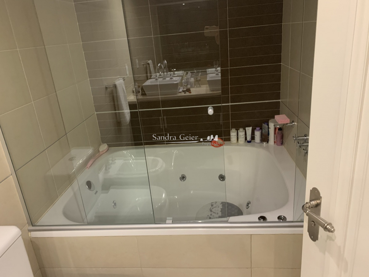 Apartamento ID.1726 - VENTA BRAVA IMPERIALE III inmaculado Piso alto