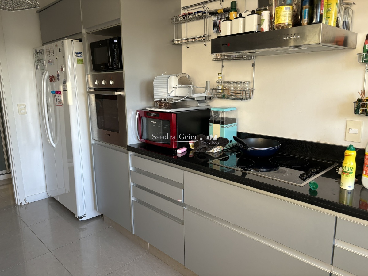 Apartamento ID.2413 - Av. Roosvelt torre One. Tres cuadras del mar