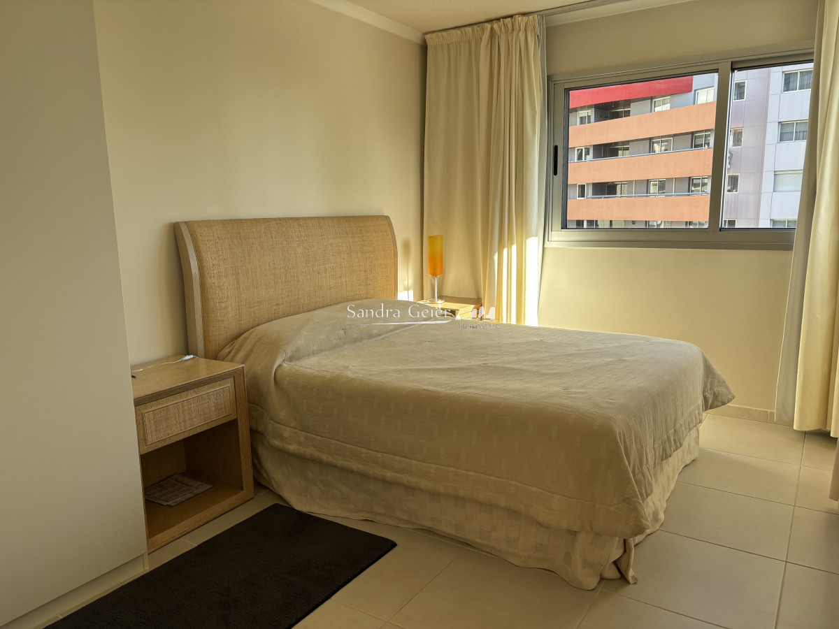 Apartamento ID.2525 - Venta - Av Chiverta todo sol y luz