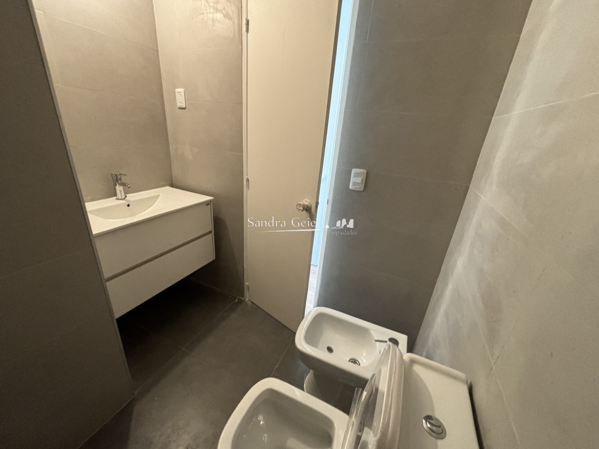 Apartamento ID.2698 - VENTA TORRE ANTARES RECICLADO MUY BUENA ORIENTACION
