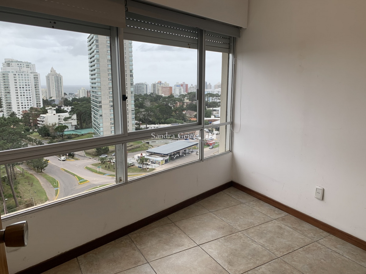 Apartamento ID.2103 - AV ROOSVELT Y PEDRAGOSA SIERRA PISO ALTO RECICLADO