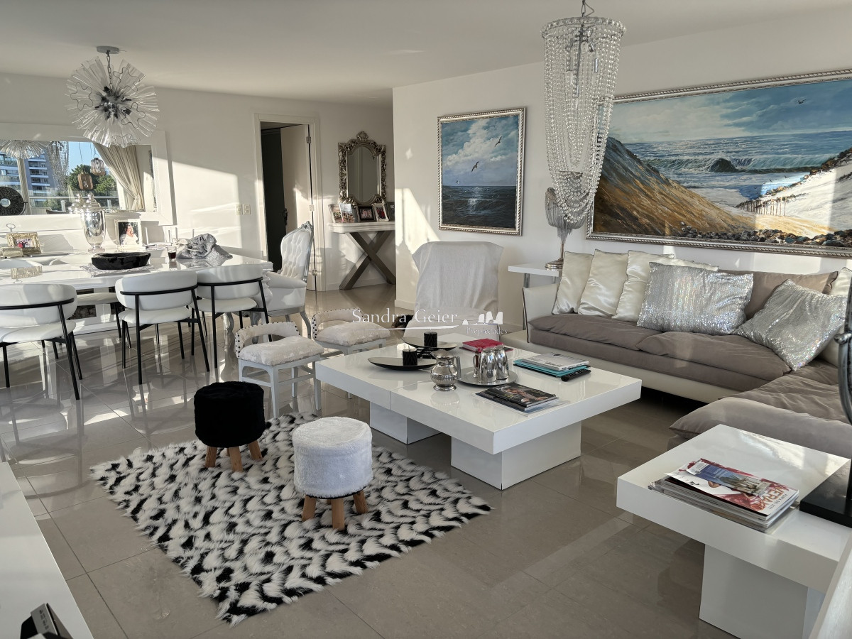 Apartamento ID.2413 - Av. Roosvelt torre One. Tres cuadras del mar