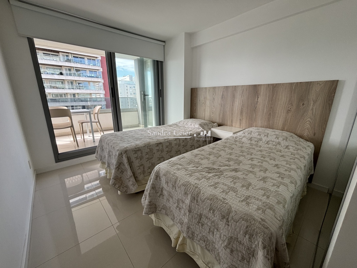 Apartamento ID.2323 - Venta brava dos dormitorios parada 7, una cuadra del mar
