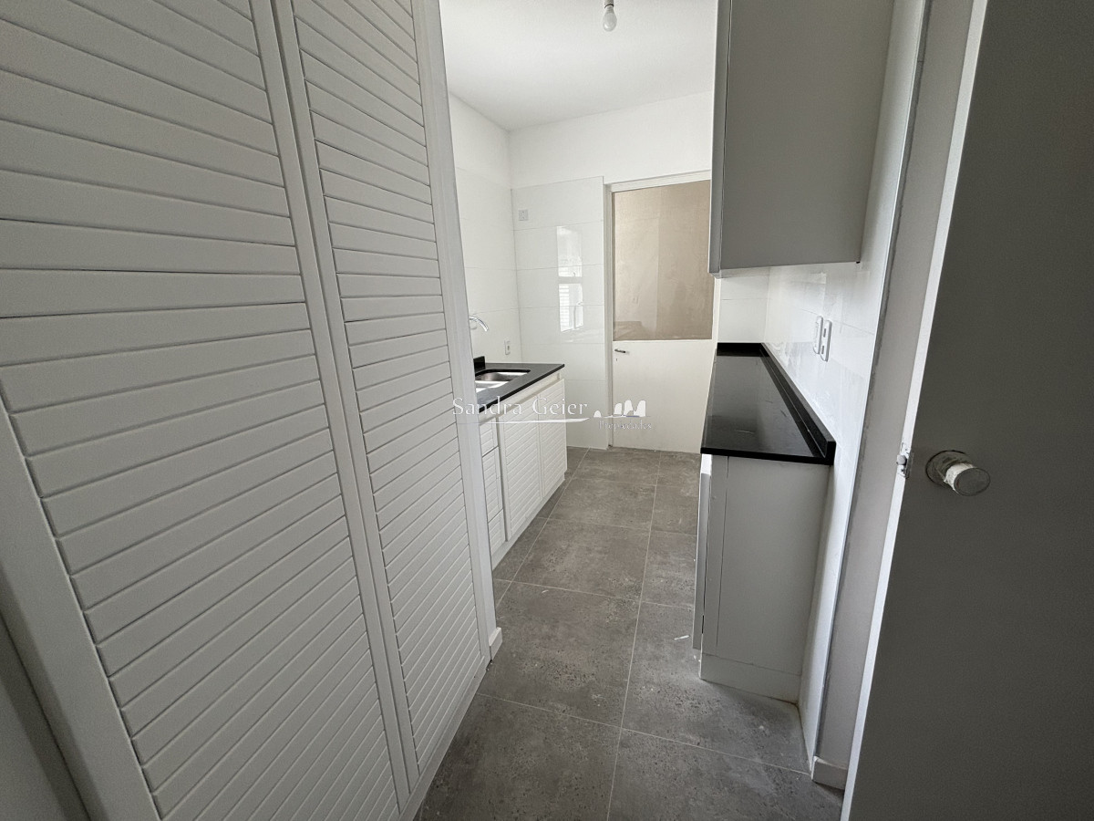 Apartamento ID.2698 - VENTA TORRE ANTARES RECICLADO MUY BUENA ORIENTACION