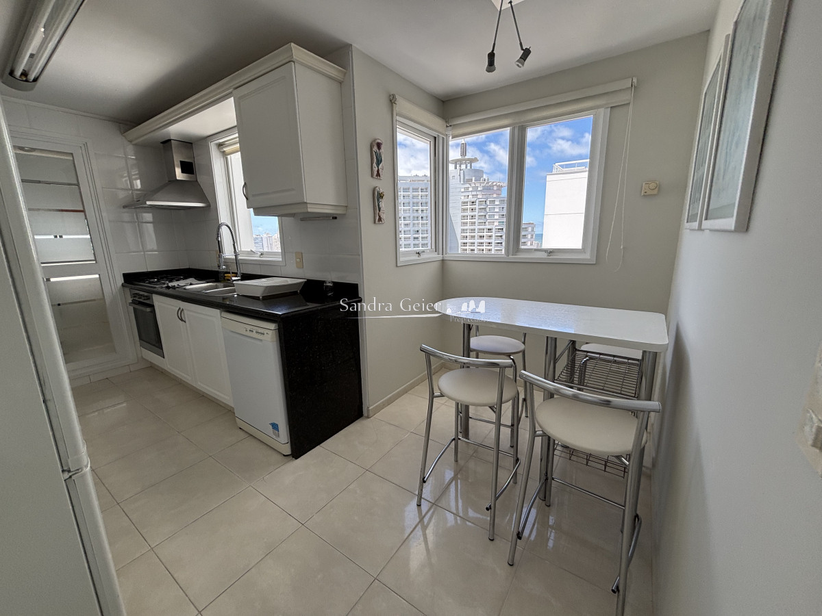Apartamento ID.1011 -  venta MILLENIUM TOWER mansa frente al mar tres suites y dependencias