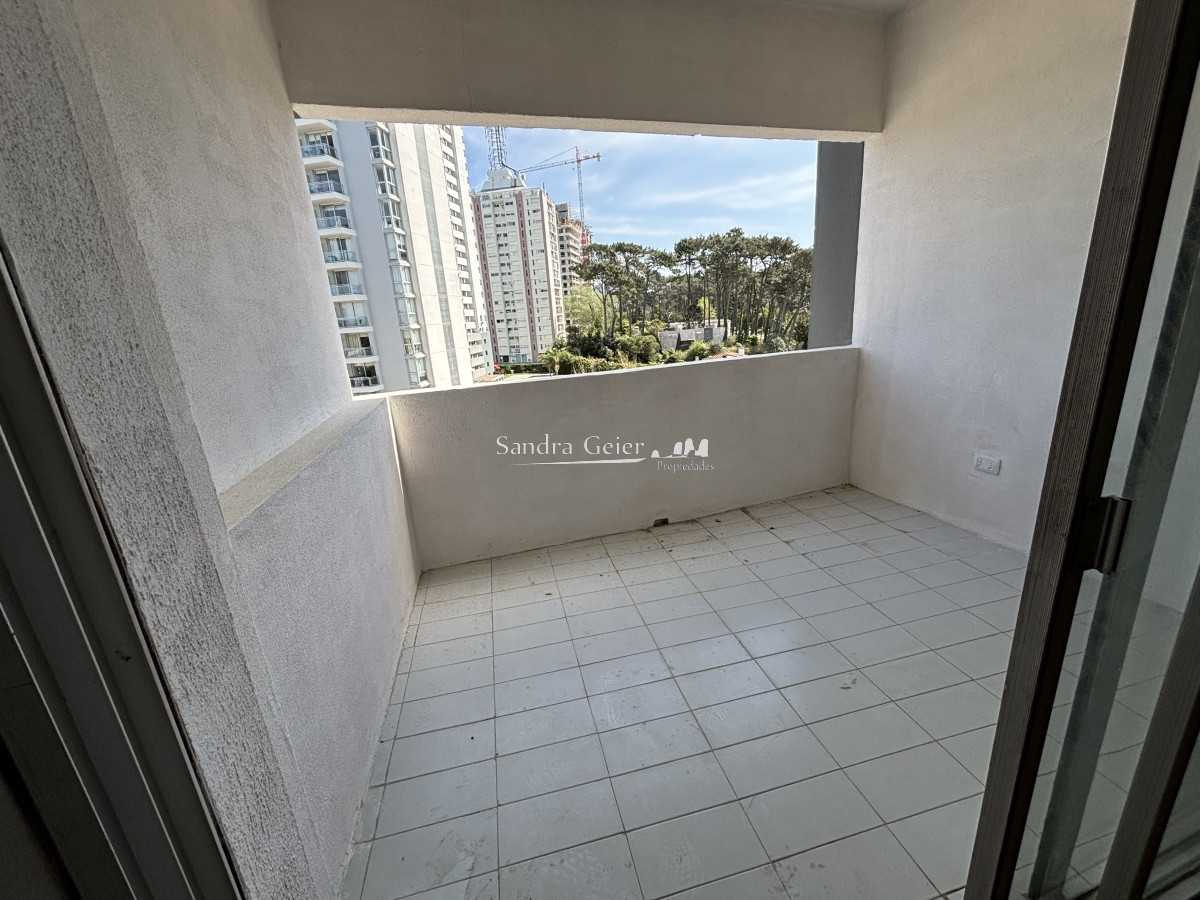 Apartamento ID.2698 - VENTA TORRE ANTARES RECICLADO MUY BUENA ORIENTACION