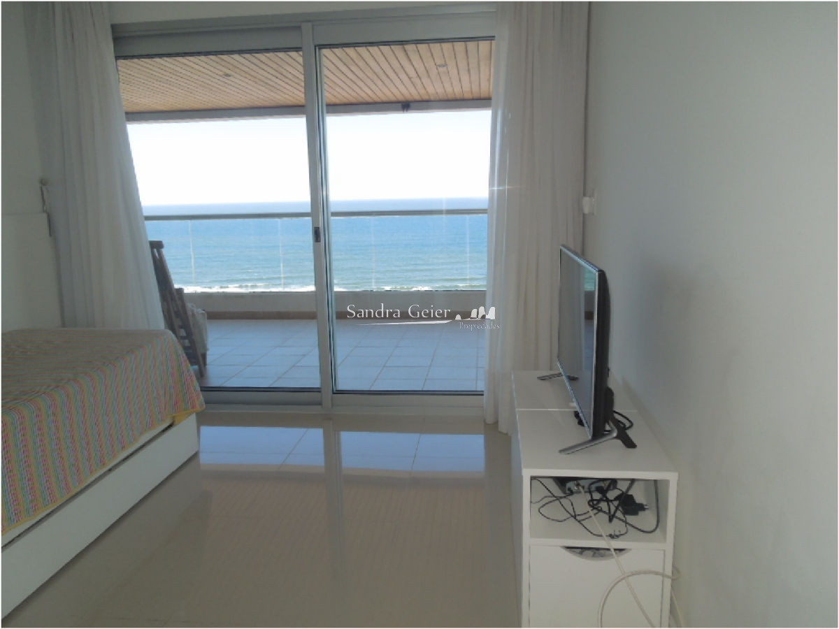 Apartamento ID.1037 - EXCELENTE VISTA AL MAR. COMO PRIMERA LINEA