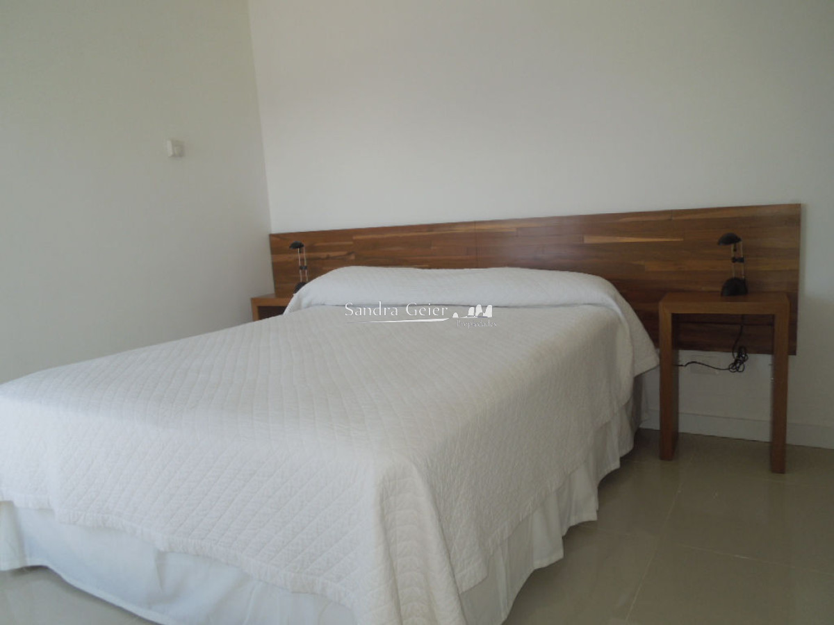 Apartamento ID.698 -  AV CHIVERTA EDIFICIO FOREST TOWER II TODO SOL!!!!!
