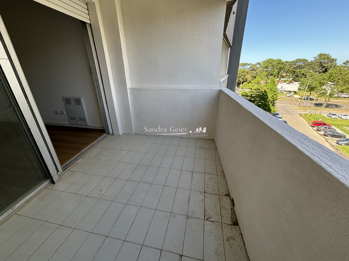 Apartamento ID.2698 - VENTA TORRE ANTARES RECICLADO MUY BUENA ORIENTACION