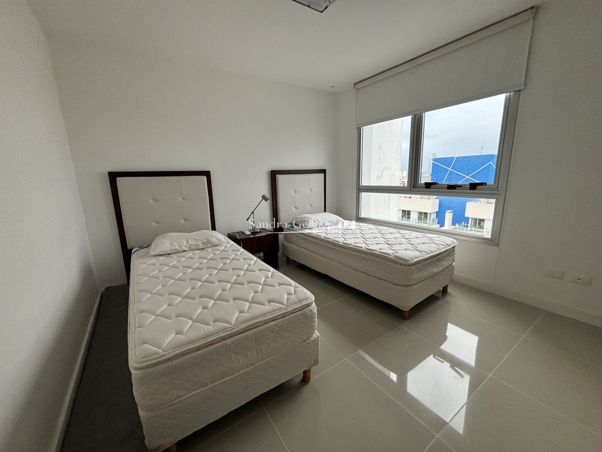 Apartamento ID.2717 - VENTA AV. CHIVERTA PISO ALTO TRES DORMITORIOS BRAVA AIDY GRILL