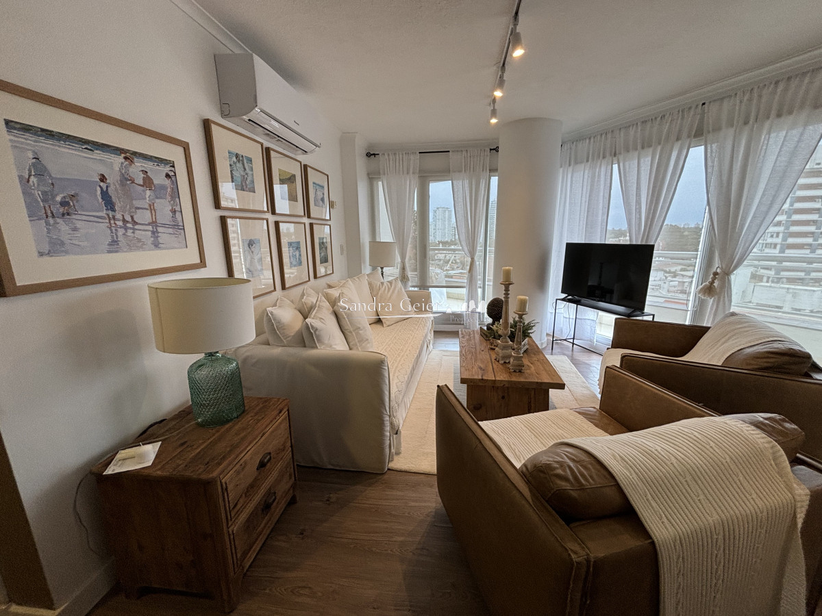 Apartamento ID.197 - AV. CHIVERTA. MUY LINDA PLANTA BRAVA VENTA ORIENTACION SOLAR