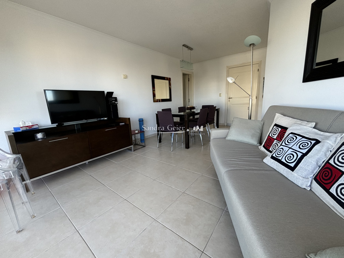 Apartamento ID.218 - AV. CHIVERTA EXCELENTE ALTURA Y ORIENTACION