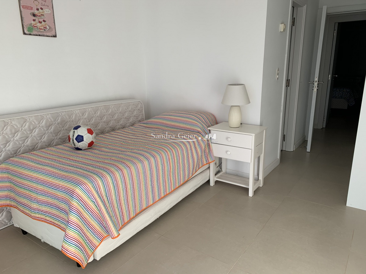 Apartamento ID.1145 - MANSA UNA CUADRA DEL MAR