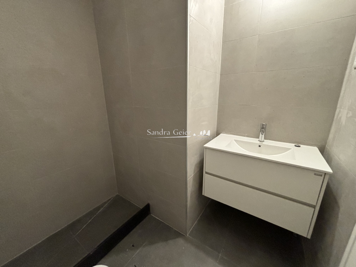 Apartamento ID.2698 - VENTA TORRE ANTARES RECICLADO MUY BUENA ORIENTACION