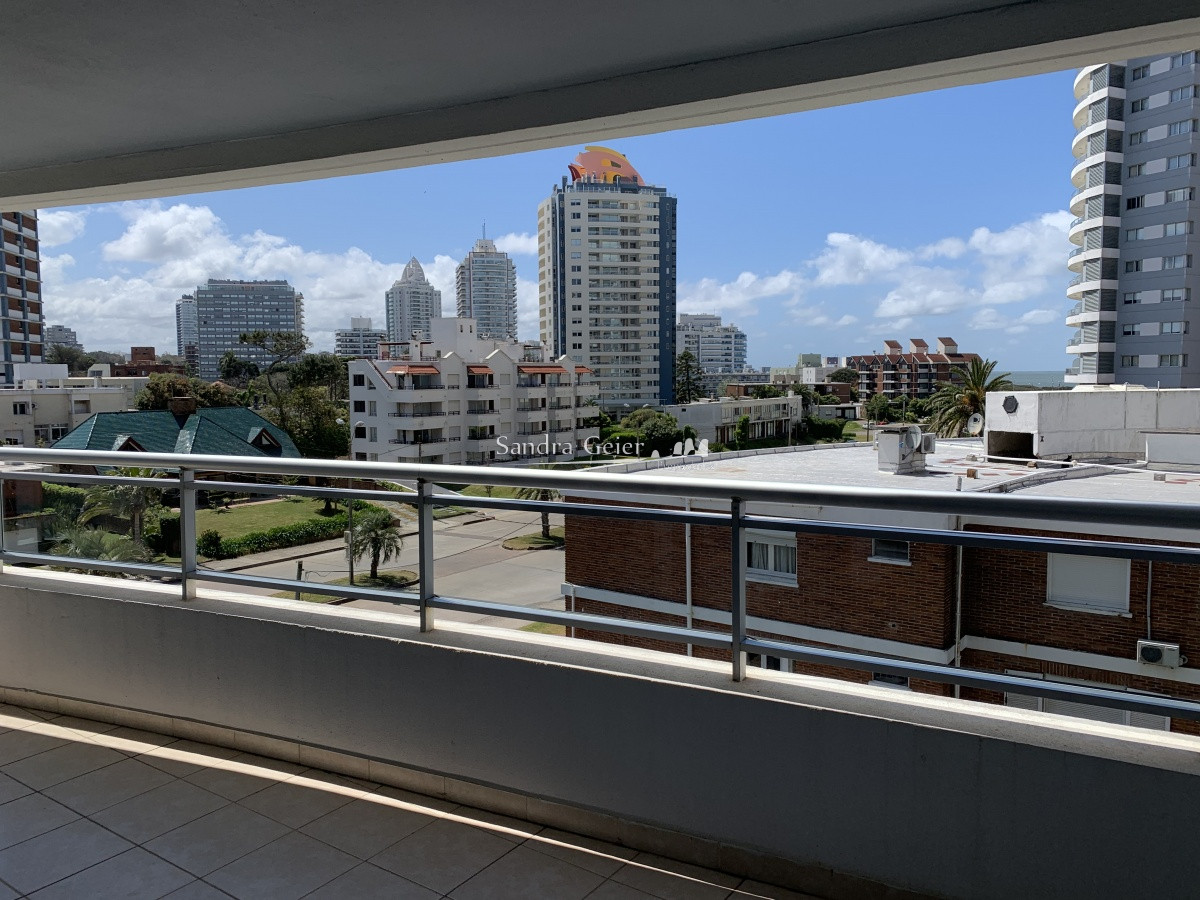 Apartamento ID.835 - AV. CHIVERTA EDIFICIO NUEVO CON SERVICIOS