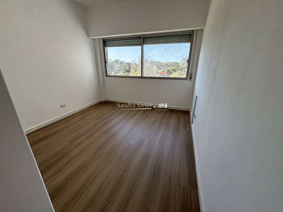 Apartamento ID.2698 - VENTA TORRE ANTARES RECICLADO MUY BUENA ORIENTACION