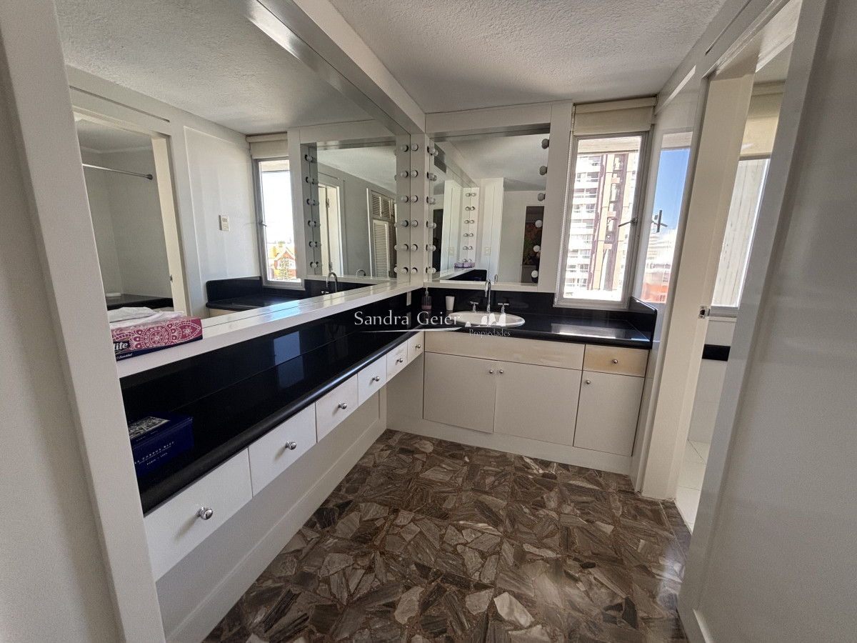 Apartamento ID.3140 - VENTA EN EXCLUSIVIDAD MALECON MANSA FRENTE AL MAR