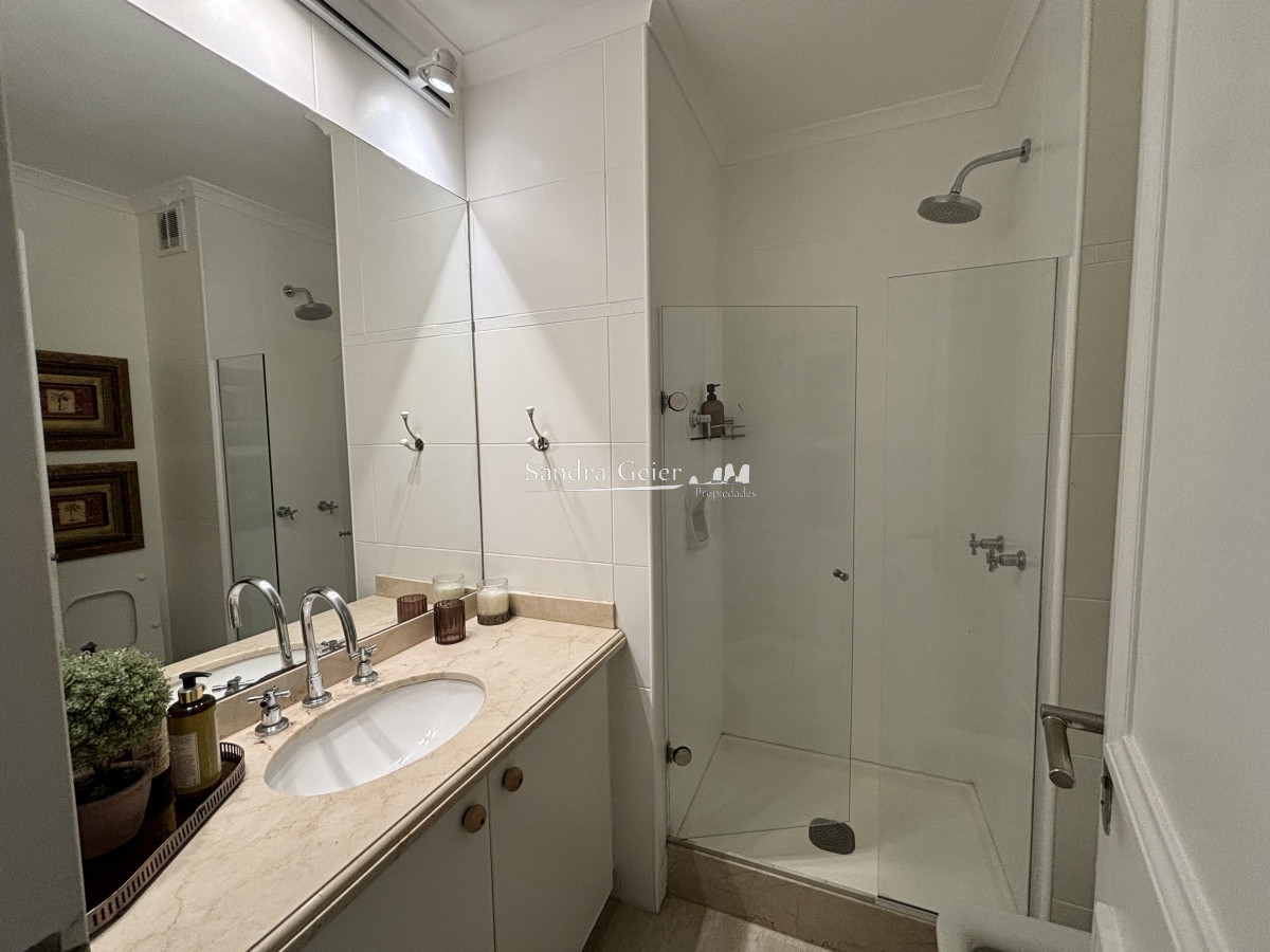 Apartamento ID.197 - AV. CHIVERTA. MUY LINDA PLANTA BRAVA VENTA ORIENTACION SOLAR