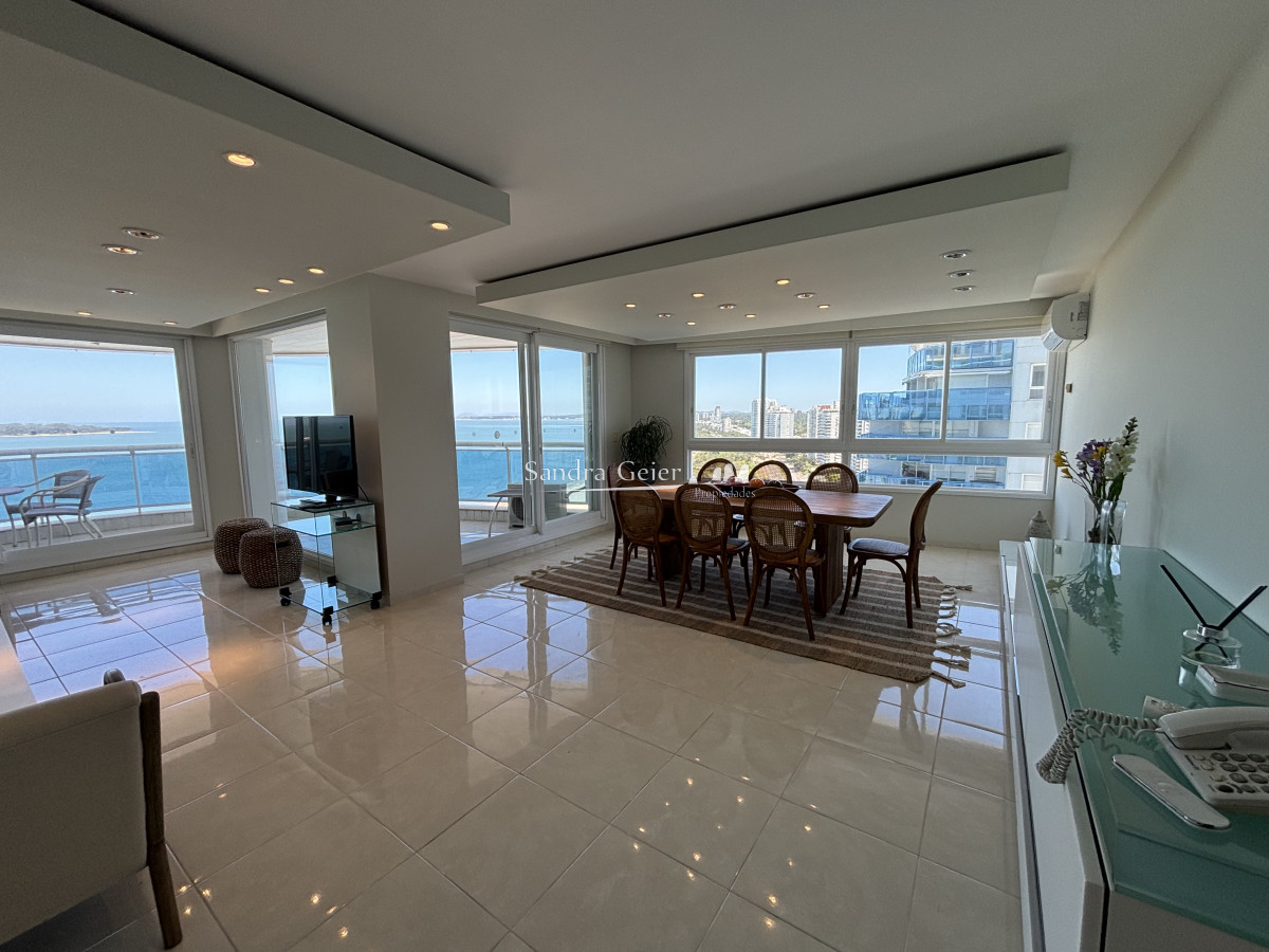 Apartamento ID.1011 -  venta MILLENIUM TOWER mansa frente al mar tres suites y dependencias