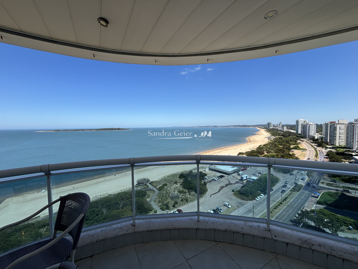 Apartamento ID.1011 -  venta MILLENIUM TOWER mansa frente al mar tres suites y dependencias