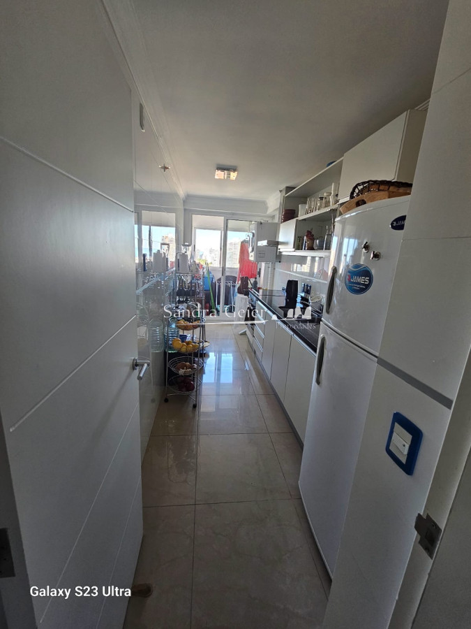 Apartamento ID.2731 - VENTA Y ALQUILER CASINO TOWER PISO ALTO MANSA PARADA 4