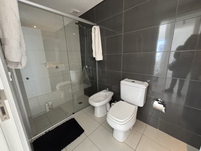 Apartamento ID.1398 - Brava, una cuadra del mar. Todos los servicios!!!