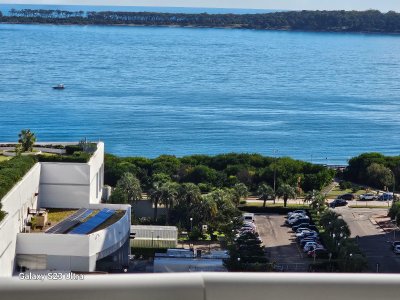 Apartamento ID.2731 - VENTA Y ALQUILER CASINO TOWER PISO ALTO MANSA PARADA 4