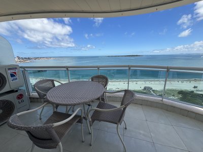 Apartamento ID.1011 -  venta MILLENIUM TOWER mansa frente al mar tres suites y dependencias