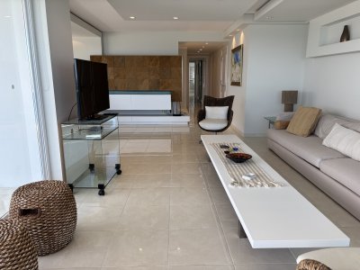 Apartamento ID.1011 -  venta MILLENIUM TOWER mansa frente al mar tres suites y dependencias