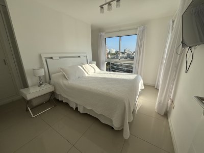 Apartamento ID.1398 - Brava, una cuadra del mar. Todos los servicios!!!