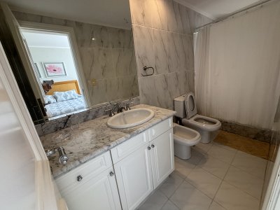 Apartamento ID.1011 -  venta MILLENIUM TOWER mansa frente al mar tres suites y dependencias