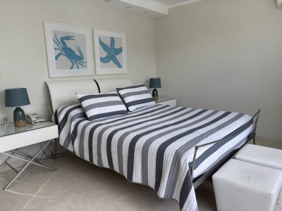 Apartamento ID.1011 -  venta MILLENIUM TOWER mansa frente al mar tres suites y dependencias