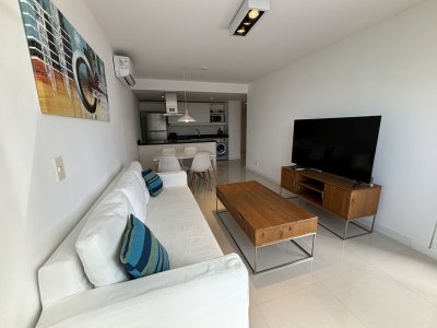 Apartamento ID.2323 - Venta brava dos dormitorios parada 7, una cuadra del mar