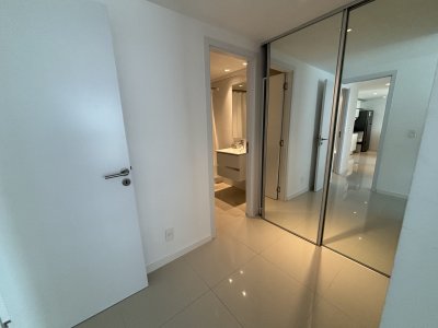 Apartamento ID.2323 - Venta brava dos dormitorios parada 7, una cuadra del mar