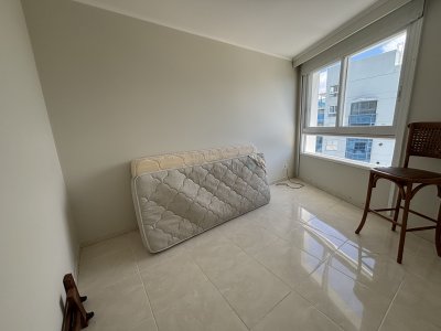 Apartamento ID.1011 -  venta MILLENIUM TOWER mansa frente al mar tres suites y dependencias