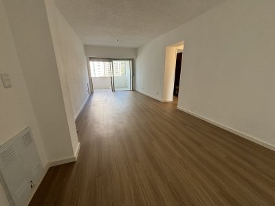 Apartamento ID.2698 - VENTA TORRE ANTARES RECICLADO MUY BUENA ORIENTACION
