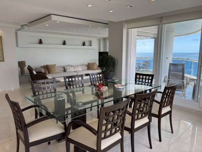 Apartamento ID.1011 -  venta MILLENIUM TOWER mansa frente al mar tres suites y dependencias