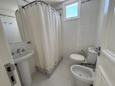 Apartamento ID.1011 -  venta MILLENIUM TOWER mansa frente al mar tres suites y dependencias