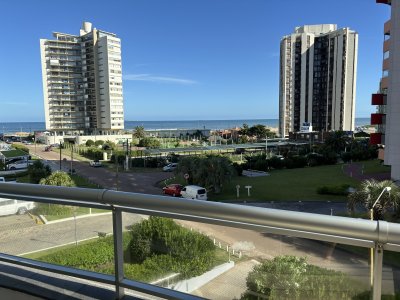 Apartamento ID.11 - AV. CHIVERTA  VENTA DOS DORMITORIOS CON SERVICIOS,  VISTA LA MAR 