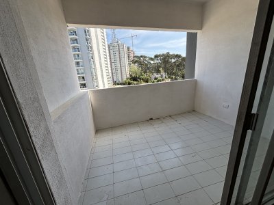 Apartamento ID.2698 - VENTA TORRE ANTARES RECICLADO MUY BUENA ORIENTACION