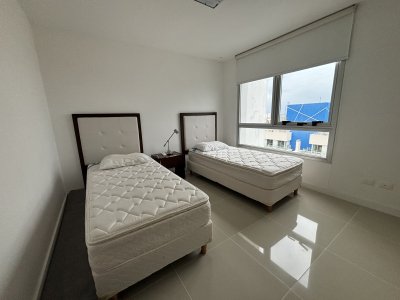 Apartamento ID.2717 - VENTA AV. CHIVERTA PISO ALTO TRES DORMITORIOS BRAVA AIDY GRILL