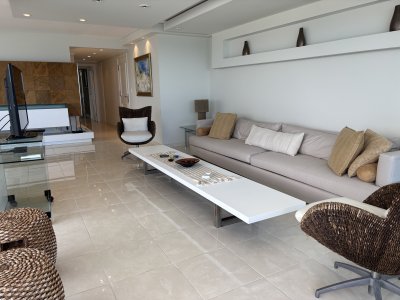 Apartamento ID.1011 -  venta MILLENIUM TOWER mansa frente al mar tres suites y dependencias