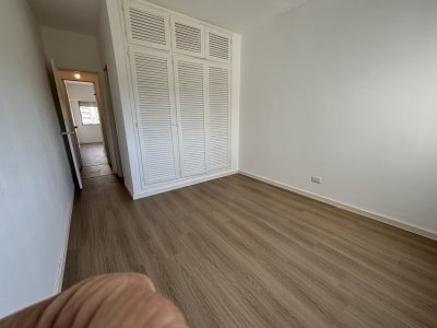 Apartamento ID.2698 - VENTA TORRE ANTARES RECICLADO MUY BUENA ORIENTACION