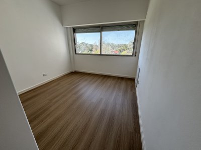 Apartamento ID.2698 - VENTA TORRE ANTARES RECICLADO MUY BUENA ORIENTACION