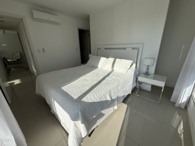 Apartamento ID.1398 - Brava, una cuadra del mar. Todos los servicios!!!