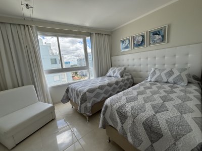 Apartamento ID.1011 -  venta MILLENIUM TOWER mansa frente al mar tres suites y dependencias