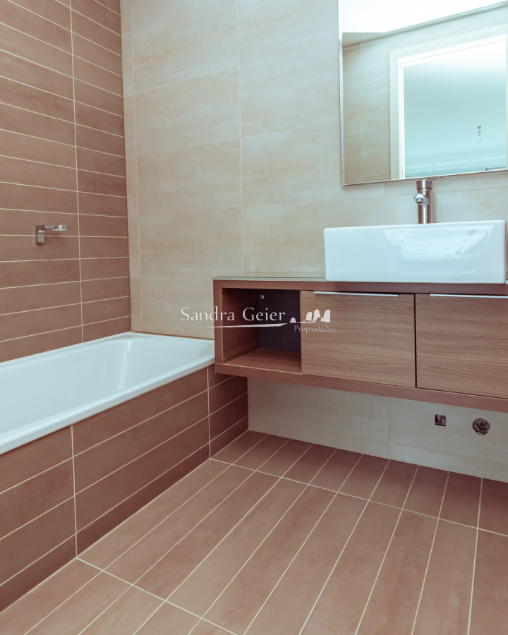 Apartamento ID.2065 - AV ROOSVELT PISO ALTO A ESTRENAR CON VISTA AL MAR