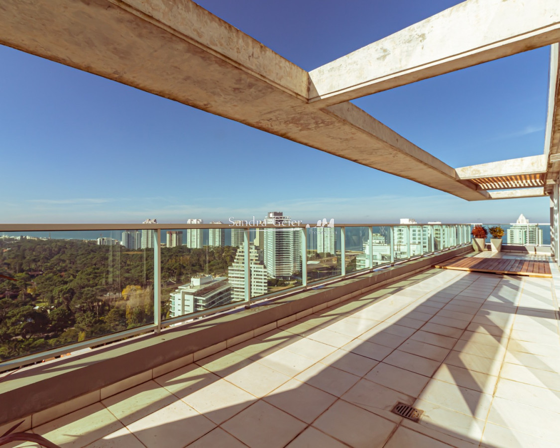 Apartamento ID.2067 - Av. Roosvelt Parada 5, Pent house en venta a estrenar!!!!