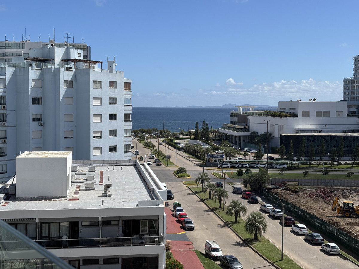 Venta - Parada 3 Mansa. Av. Chiverta casi a estrenar