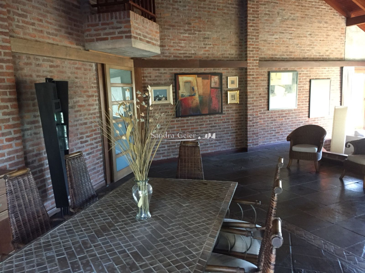 Casa ID.1583 - ESPECTACULAR ESQUINA EN CANTEGRIL